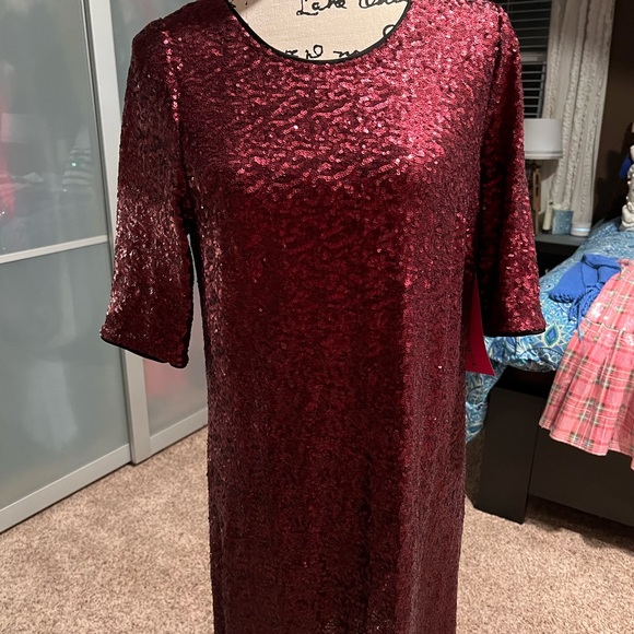 NWT Betsy Johnson sequined wine colored dress with dip back size 12 - Picture 1 of 4
